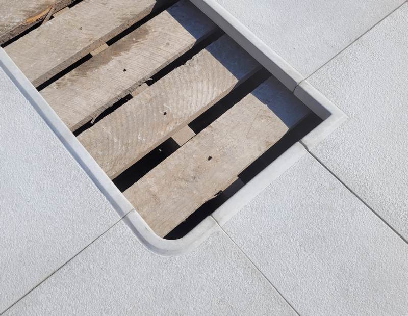 Sharp and round inner corner coping